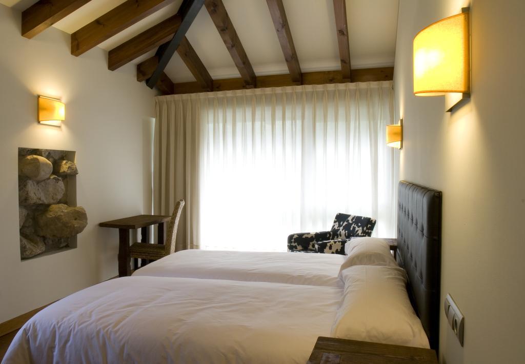 Apartamentos Rurales El Lleron Caso Exteriör bild