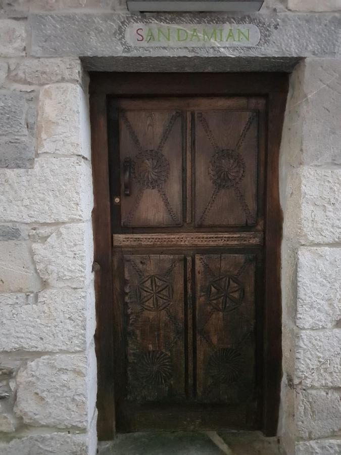 Apartamentos Rurales El Lleron Caso Exteriör bild